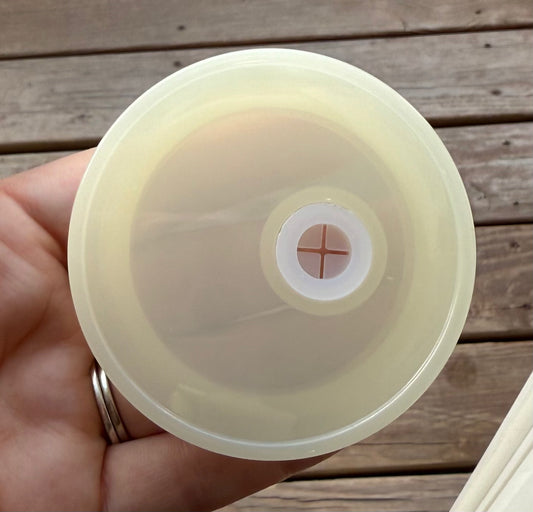 Off white lid